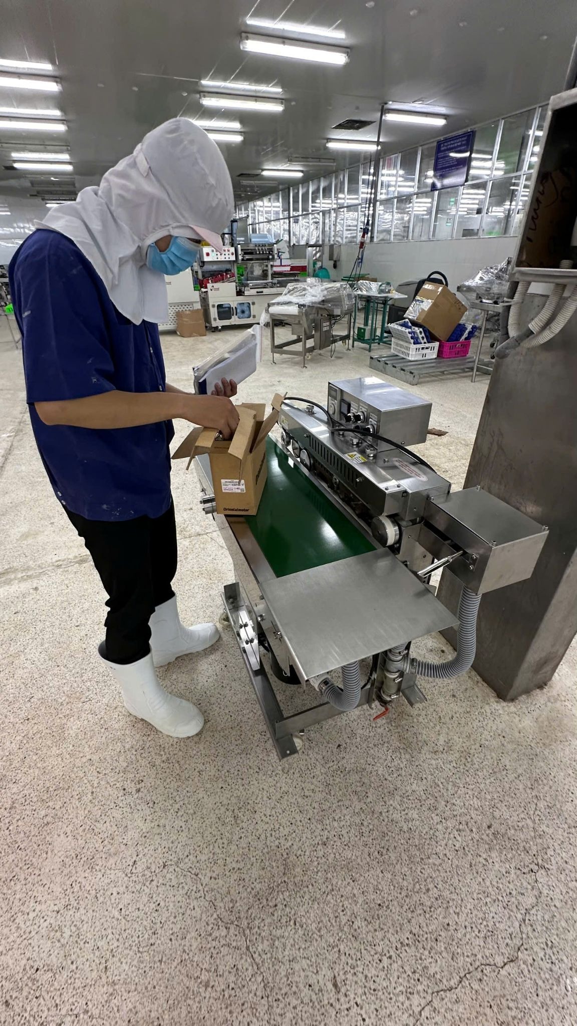 Bàn giao máy hút chân không băng tải HBNS-V
